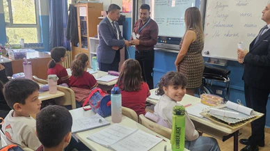 Kalpleri titreten vefa...Velilerin öğretmenlerine yaptığı dokunuş yüreklere işledi!