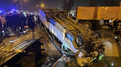 Tarsus’ta yolcu minibüsü ile otomobil çarpıştı: 10 yaralı