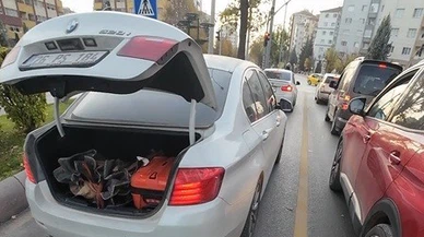 Trafikte 'insanlık ölmemiş' dedirtti! O anlar kask kamerasına böyle yansıdı...