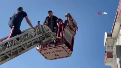 Otopark yangını kabusa döndü! Kurtarılma anı kamerada...