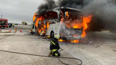 Otobüslerin meydan muharebesi: Alevler toplu taşımayı yuttu!
