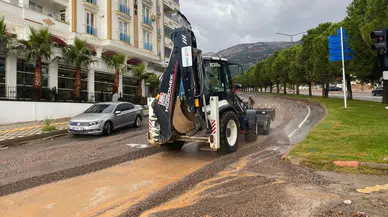 Kahramanmaraş’ta sağanak alarmı: Cadde ve alt geçitleri su bastı!