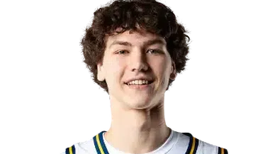 Derin Saran'ın kim ve kaç yaşında olduğu aranıyor: UC Irvine’ın genç yıldızı dikkat çekiyor