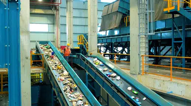 Katı atık tesisinde isyan: İşçiler 'Paramız yatmadan kapı açılmaz' dedi