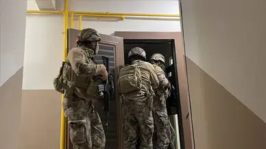 Silah, uyuşturucu ve gözaltılar… Aranan örgüt elebaşı Ankara’da yakalandı!