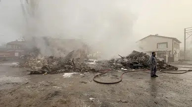 Kütahya'da dumanı gören koştu ama… 2 katlı ev kül oldu!