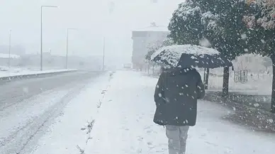 Meteoroloji'den 10 il için sarı ve turuncu kod uyarı kuvvetli kar yağışı, sağanak ve fırtına etkili olacak!