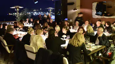 Cemiyet hayatının tanınmış isimleri yeni yıl davetinde bir arada