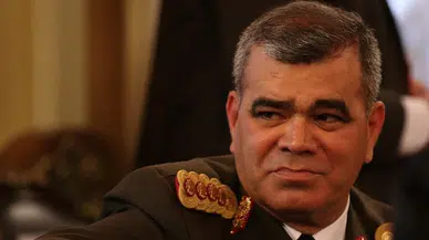 Yunanistan’da skandal: AP Milletvekili gazeteciye saldırdı!