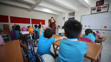 Kar yağışı başladı... 3 Aralık’ta okullar tatil mi? Milyonlarca öğrenci beklemede!