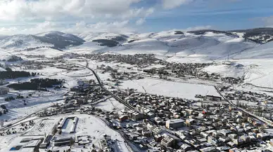 Sarıkamış’ta kartpostallık manzaralar: Beyaz örtü her yeri sardı