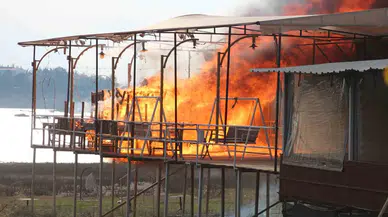 İş yerlerini yaktılar, kendilerini kestiler: Adana’da Amerikan Adası’nda yıkım kaosu!