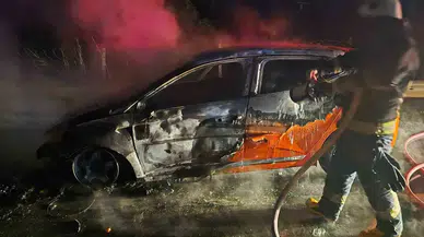 'Biraz ısındı' derken tutuştu... Manavgat’ta seyir halindeki araç alev topuna döndü!