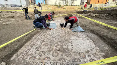 Hatay’da temel kazısında Geç Antik Çağ’a ait mozaik bulundu!
