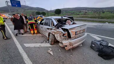 Balıkesir-Edremit yolunda feci kaza! 2 araç birbirine girdi...