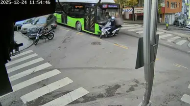 Dört yol ağzı değil, kaza tuzağı... Otobüsle çarpıştı, kurye havada savruldu!