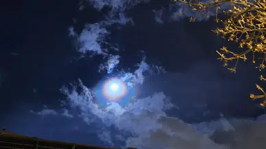 Kayseri’de gökyüzünü gören şaşkına döndü: Lunar Corona geceye damgasını vurdu!