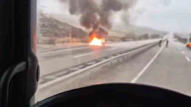 Trafikte dehşet anları! Seyir halindeki otomobil alev aldı, sürücü canını zor kurtardı