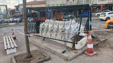 Yine aynı nokta: Ankara’da tarihi türbeye otomobil çarptı!