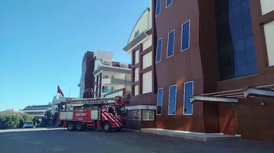 Antalya’da tatil cennetinde yangın paniği: 5 yıldızlı otelde alevler yükseldi!