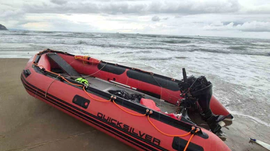 Bartın’da deniz şakayı kaldırmadı! Bot alabora, canlar kıyıda...