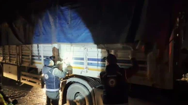 Bir tır, bir gizli bölme, onlarca hayat... Bitlis’te kaçak yolculuk ortaya çıktı!