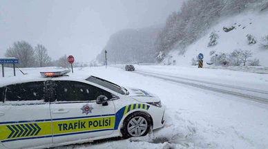 Beyaz kabus geri döndü... Bolu Dağı’nda kar sağanağı hayatı durma noktasına getirdi!