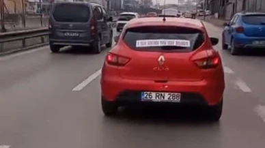 Bursa trafiğinde güldüren boşanma kutlaması: Arka camdaki yazı olay oldu!