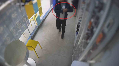 Hatay'da kaşla göz arasında hırsızlık! Oscar’lık müşteri rolü kameralara böyle yakalandı...
