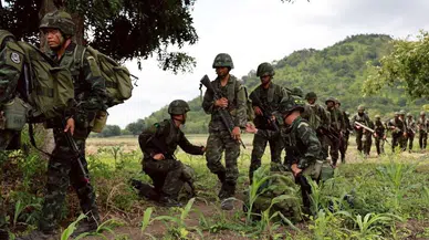 Trump’ın ateşkesi işlemedi: Güneydoğu Asya’da sınır gerilimi tırmanıyor!
