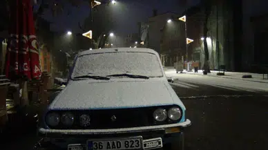 Beklenen kar sonunda geldi...Kars sabaha beyaz örtüyle uyandı!