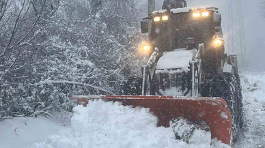 Düzce’de kar ulaşımı vurdu: 150 köy yolu kapandı!