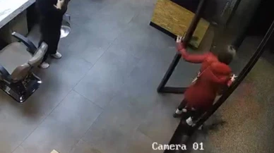 Esenyurt’ta kuaför salonunda ödeme oyunu... Kartım arabada deyip kaçtı!