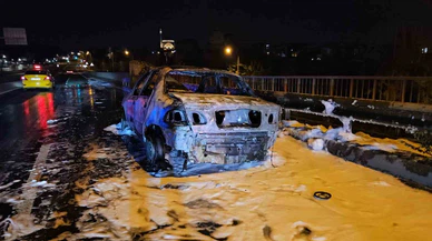 Eyüpsultan’da otomobilin son sahnesi... Kontak kapandı, alevler saçıldı!