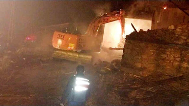 Adana Feke’de gece yangını: Ev kül oldu!