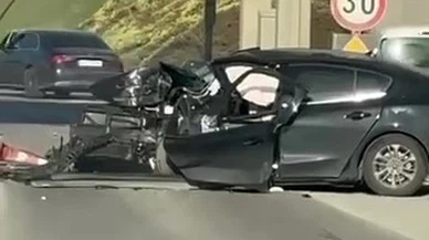 Bir anlık hata gişelerde bitti: Kocaeli TEM otoyolunda kaza!