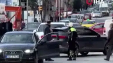 Kornaya bastı, yumruk yedi... Avcılar’da yol kavgası kameraya böyle yansıdı!