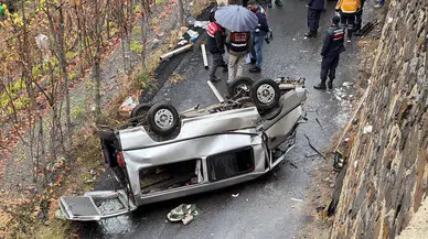 Direksiyon başında ehliyetsizdi... Demir korkulukları aşıp alt yola uçtu!