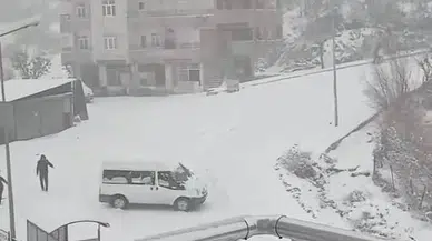 Kar değil, resmen ölüm tuzağı! Sürücü yok, fren yok, ama heyecan çok...