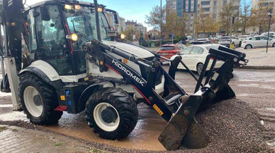 Şehir merkezinde sağanak alarmı: Ana bulvarlarda yoğun temizlik çalışması!