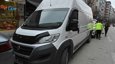 Eskişehir’de taksiden indi, kamyonet ayağını ezdi!