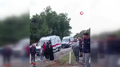 Antalya-Kumluca yolunda feci kaza: Midibüs yan yattı!