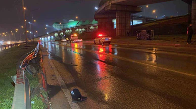 Mucize kurtuluş kameraların önünde yaşandı: Araç savruldu, takla attı...