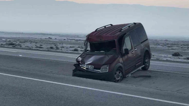 Konya–Adana yolunda kaza: Hafif ticari araç refüje devrildi!