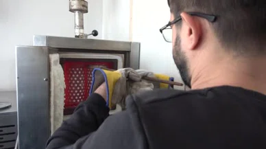 Modern atölyede ince işçilik: Genç kuyumcuların başarı hikayesi