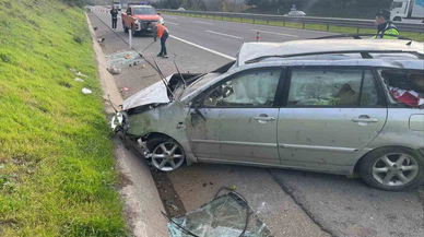 Lastik patladı, direksiyon şaştı... Sakarya'da kaza turu!