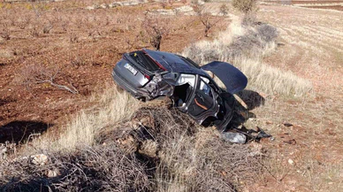 Midyat yolunda panik anları! Kontrolden çıkan araç devrildi