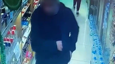 Güpegündüz hırsızlık! 1350 TL’lik içkiyi ödemeden aldı!