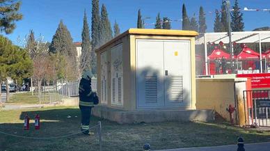 Menteşe kent meydanında panik: Elektrik trafosundan dumanlar yükseldi!