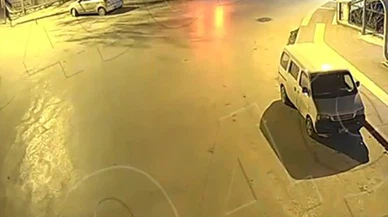 Ters yöne girince hayatı da ters döndü! Genç sürücünün son anları kamerada...